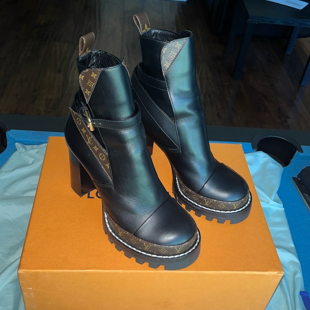 Louis Vuitton Star Trail Leather Ankle Boots MA0139